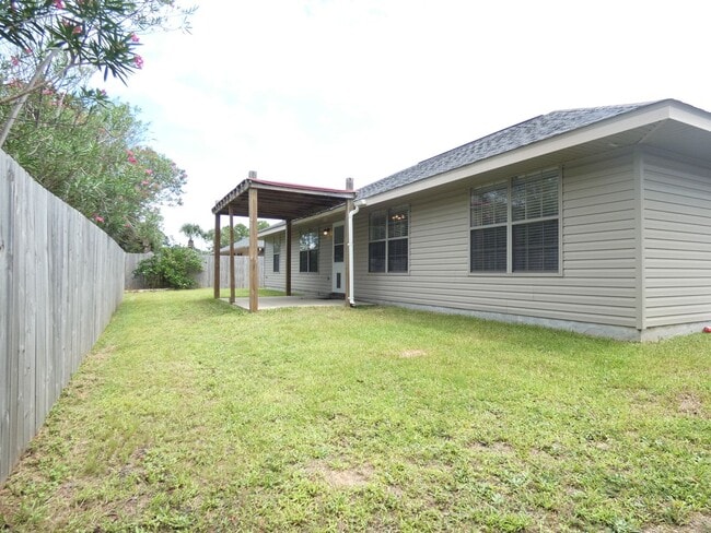 Building Photo - 4-Bedroom All Brick Home - Gulf Breeze