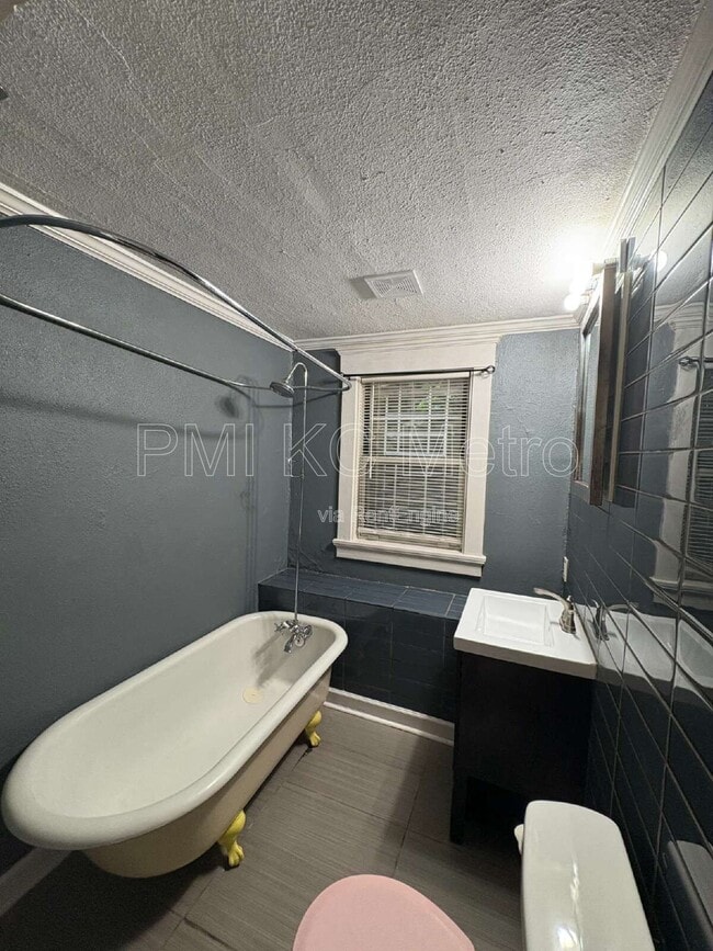Building Photo - 4629 Harrison St
