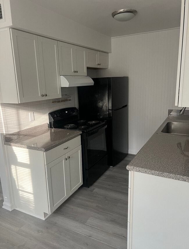 Building Photo - Renovated Units In The VIBE District!