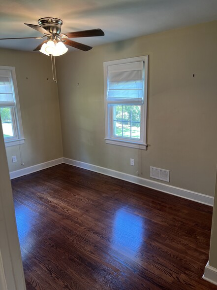 Building Photo - 5329 Thornrose Rd