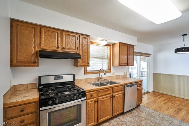 Building Photo - 1056 Endicott Dr