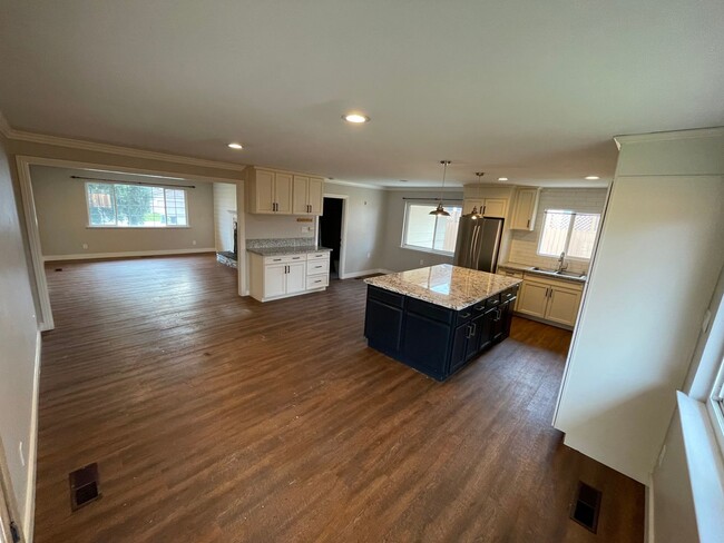 Building Photo - Now Available – Stylish 3-Bed, 2-Bath Home...
