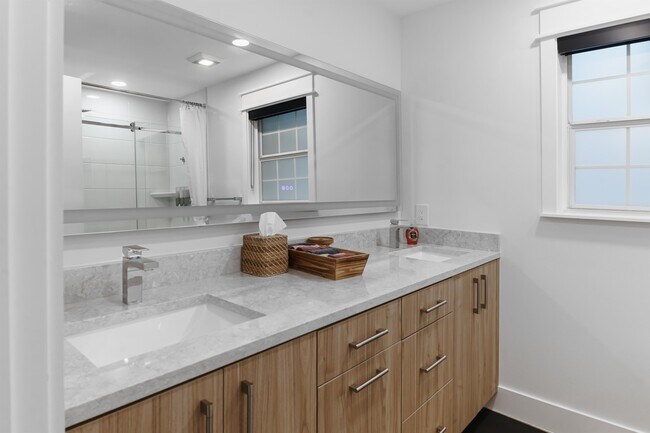 Building Photo - 1821 Jackson Bluff Rd