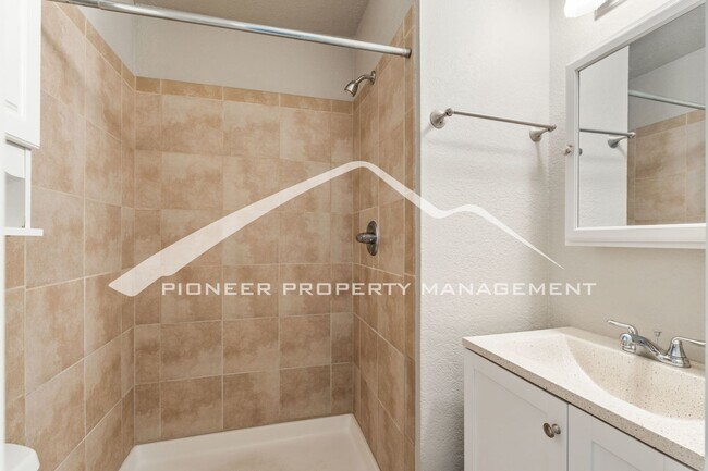 Building Photo - 6525 White Falcon Ct