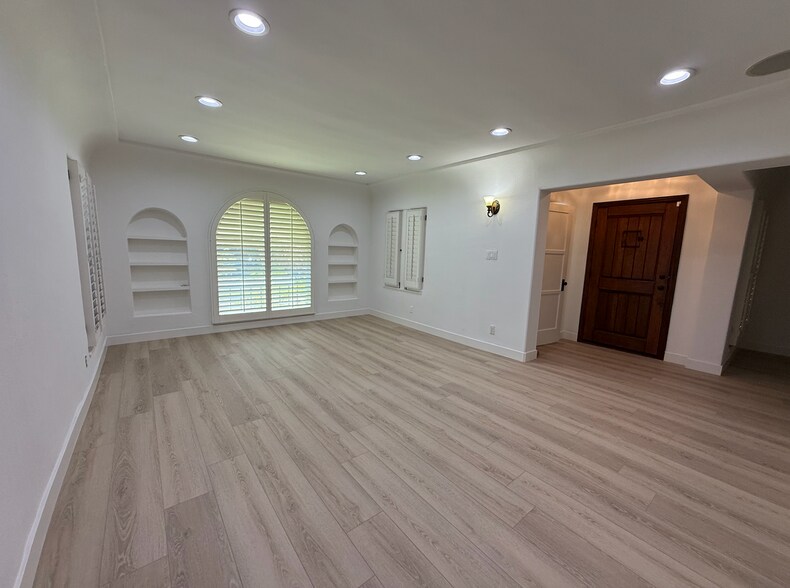 Living Room - 2934 Farmdale Ave