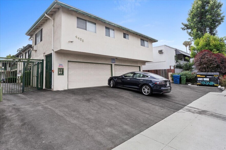 Building Photo - 4458 Woodman Ave