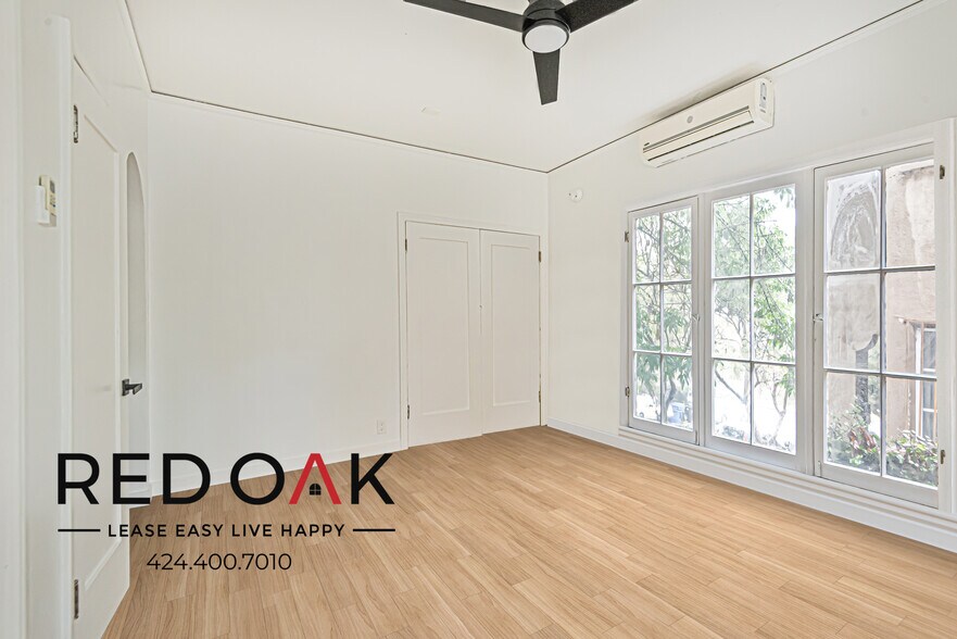 Building Photo - 852 N Oxford Ave