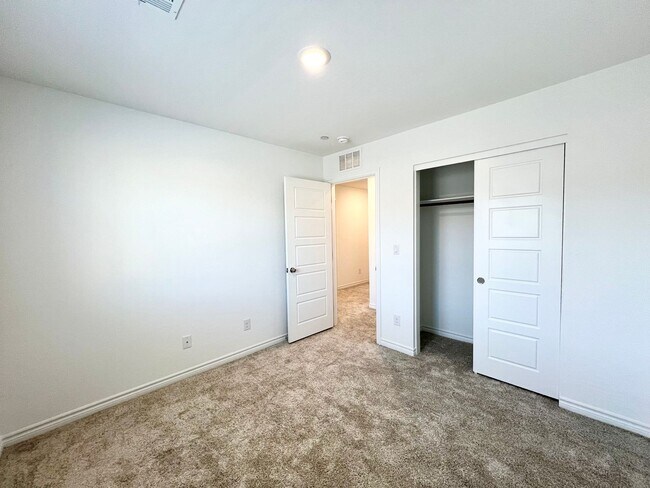 Building Photo - 10773 Briset Ct