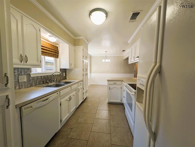 Building Photo - 5205 Pebblestone Dr