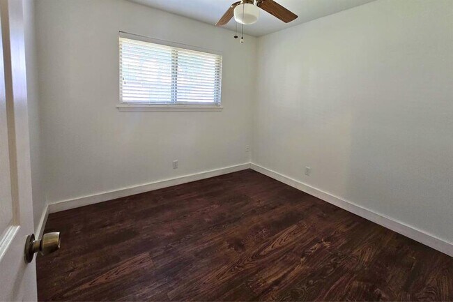 Building Photo - 9303 Robins Nest Ln