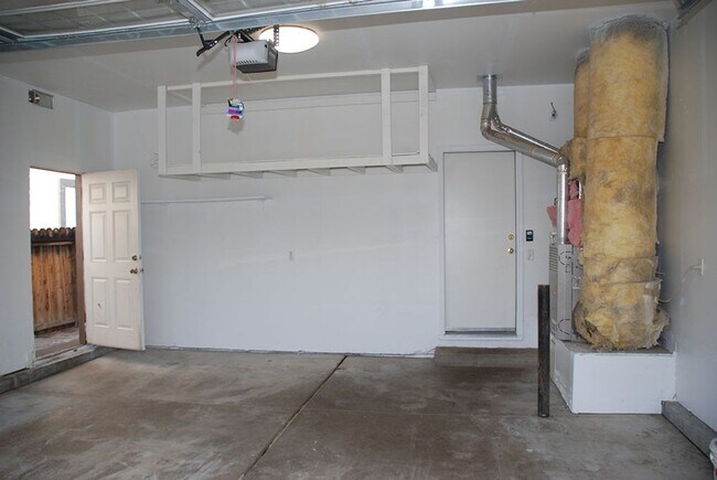 Building Photo - Rancho Bravo Single Story 4 BR/2 Bath/2 Car Garage in South Reno