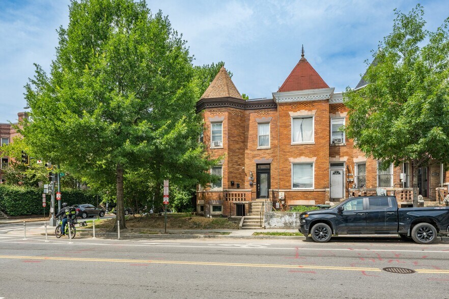 Building Photo - 3002 11th St NW
