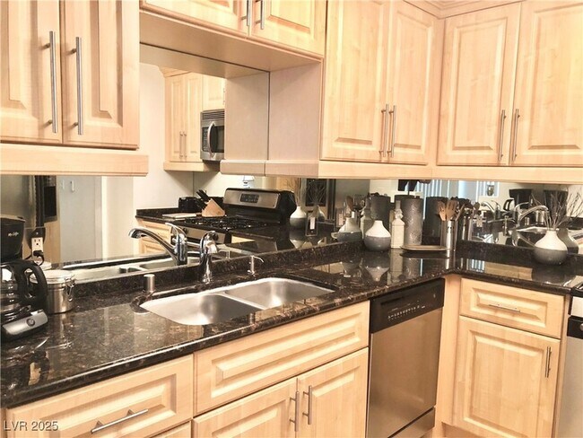 Building Photo - 270 E Flamingo Rd