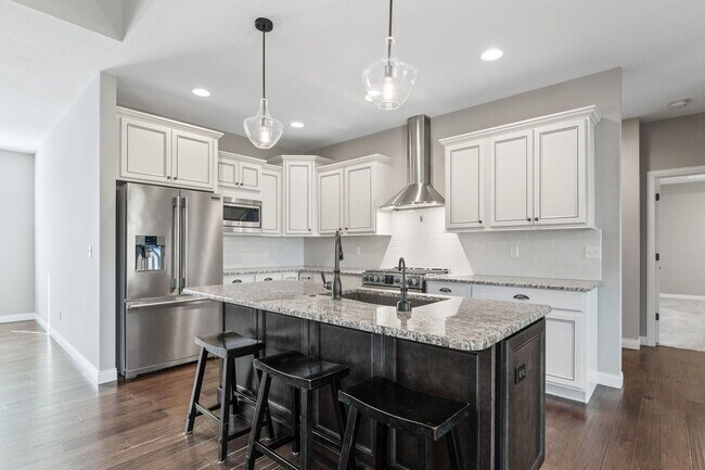 Building Photo - 1605 Labrador Dr