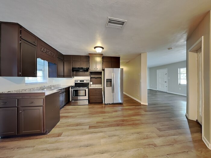 Building Photo - 1627 N Powers Dr