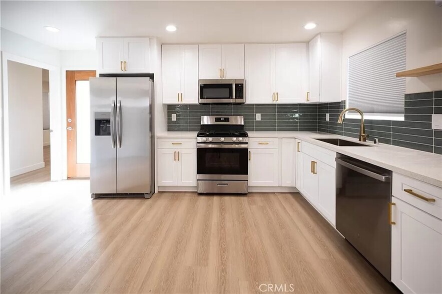 Kitchen - 355 N Colorado Pl