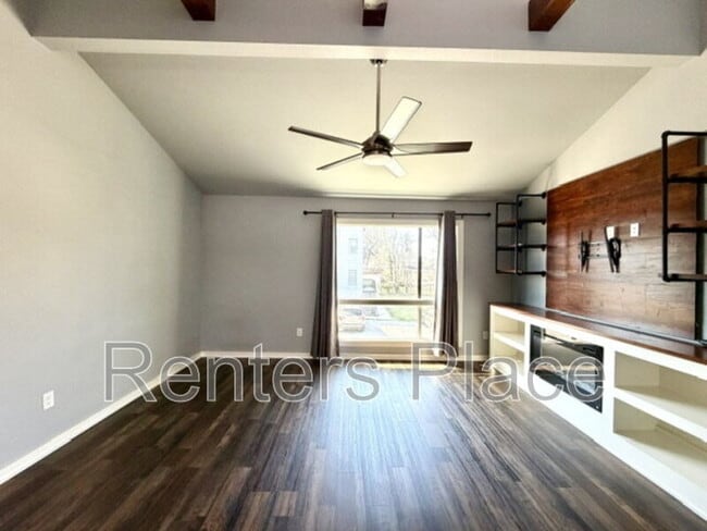 Building Photo - 624 S Quincy Ave