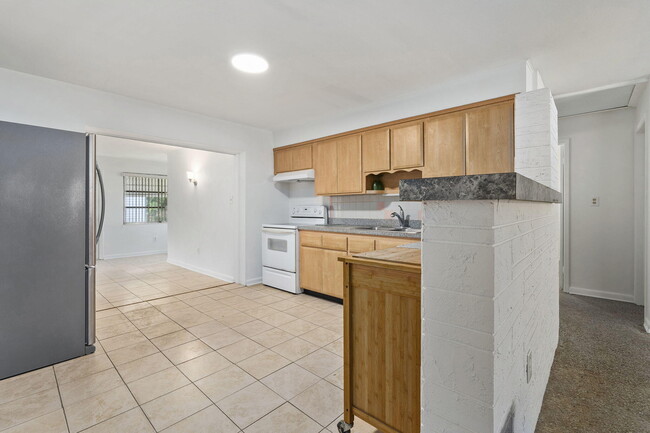 Building Photo - 1658 NE Sunview Terrace