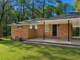 Building Photo - 2805 Bonnybrook Dr SW