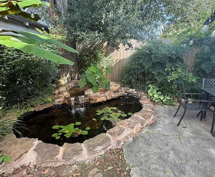 Building Photo - 1023 W Gardner St