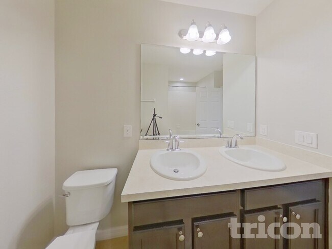 Building Photo - 1266 Stratton Ave