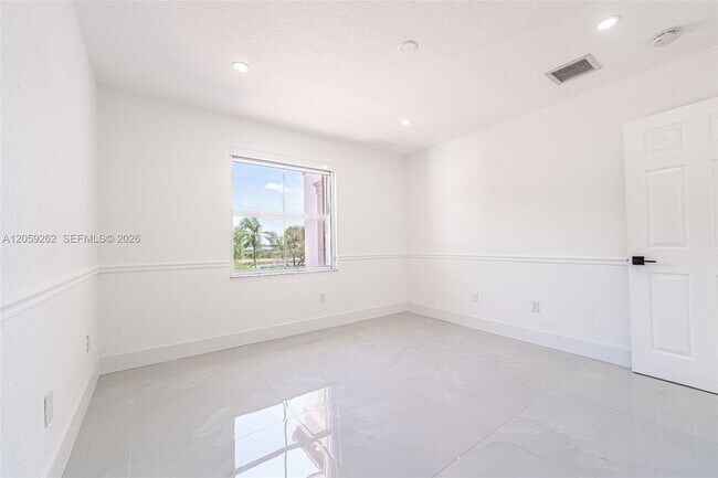 Building Photo - 15699 SW 54th Ct