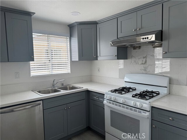 Building Photo - 5704 Sultana Ave