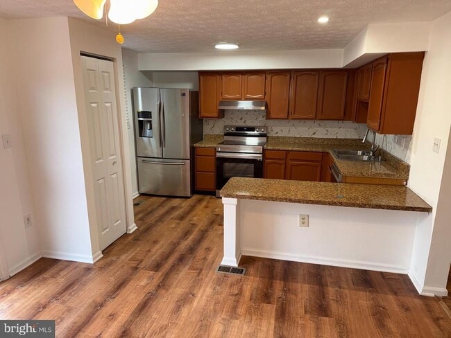 Building Photo - 9252 Pirates Cove