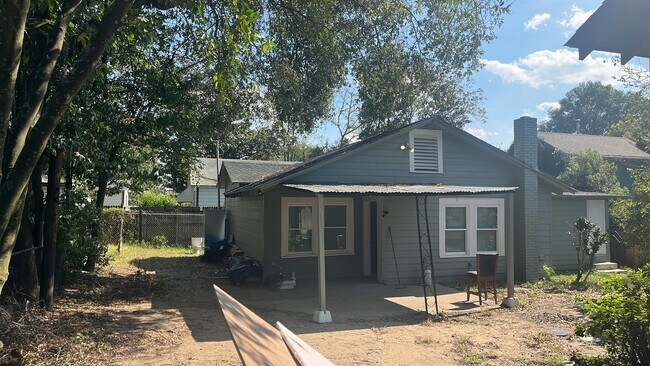 Primary Photo - 2015 Grayson St