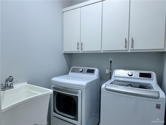 Building Photo - 21 Sunset Dr