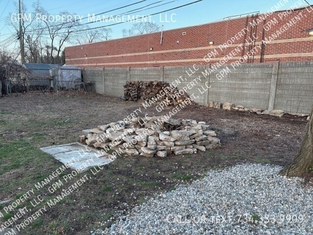 Building Photo - 6104 Yale St