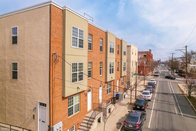 Building Photo - 2 br, 2 bath Triplex - 1905 N 7TH ST Unit 102