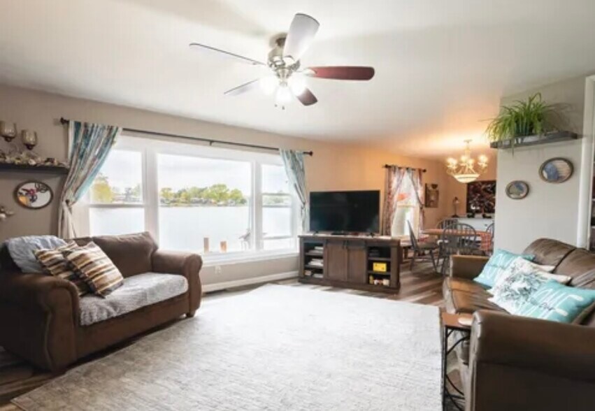 Building Photo - 3 Rosewood Ln