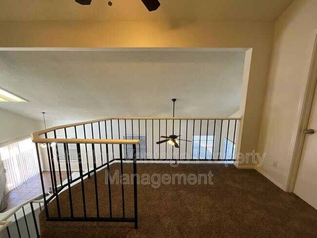 Building Photo - 441 S Maple