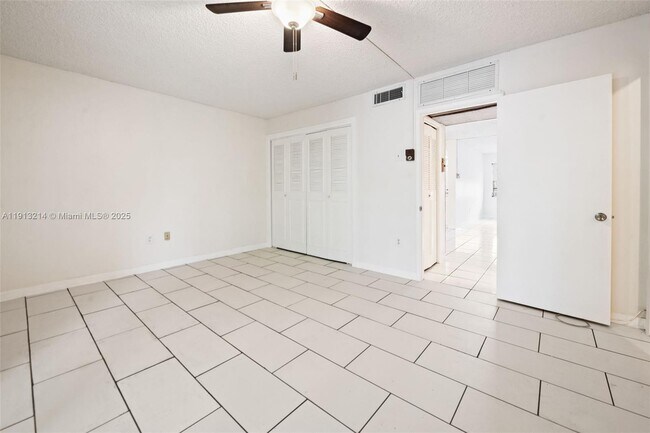 Building Photo - 20310 NE 2nd Ave