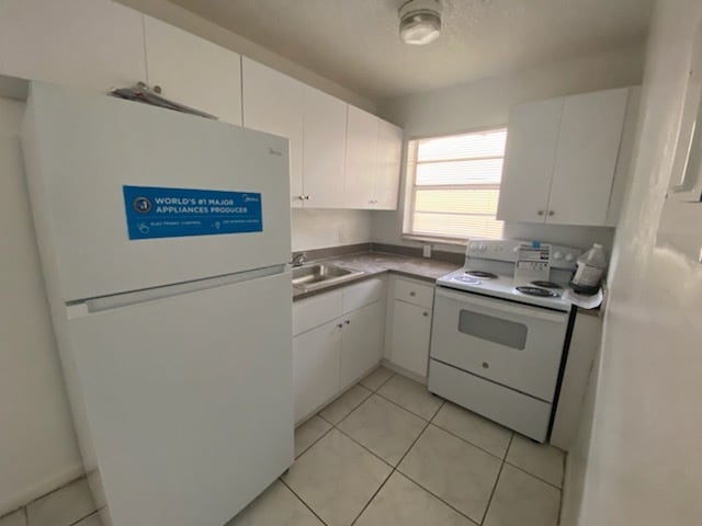 Building Photo - 13550 NE 10th Ave