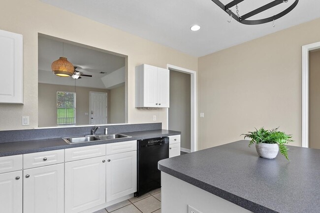 Building Photo - 3034 Cummings Ave