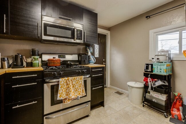 Building Photo - 1323 Virginia Ave