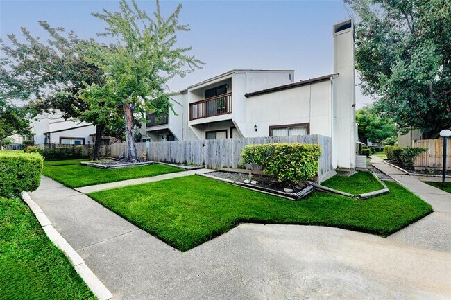 Building Photo - 3915 Tanglewilde St