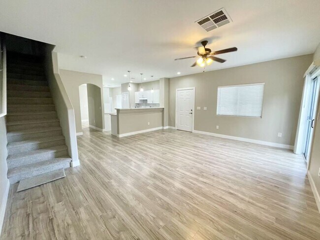 Building Photo - Inside the gated community townhouse