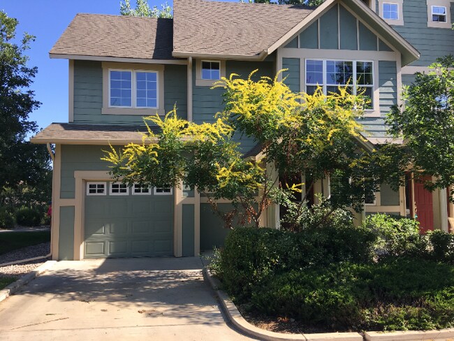 Building Photo - 2233 Watersong Cir