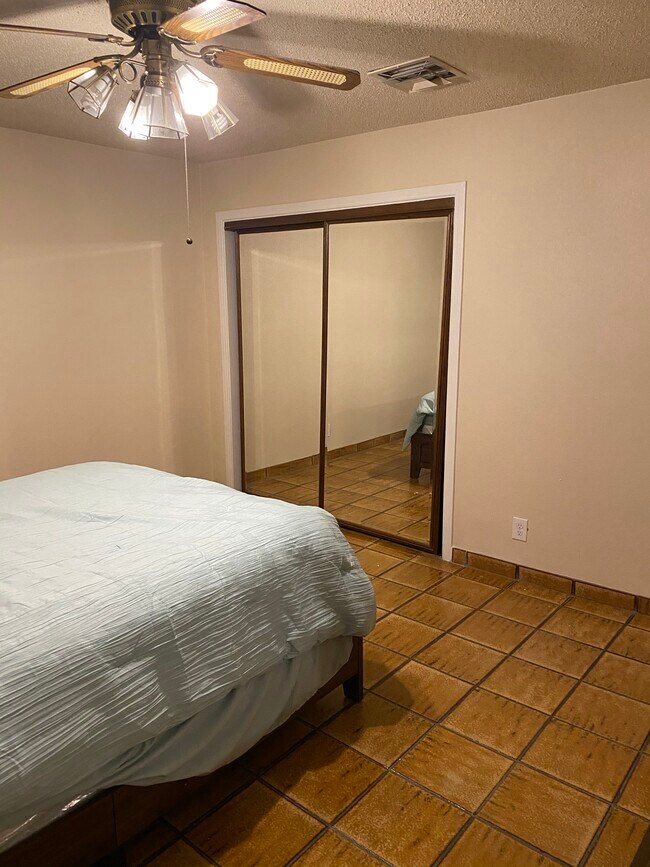 Building Photo - 1724 Griffith Ave