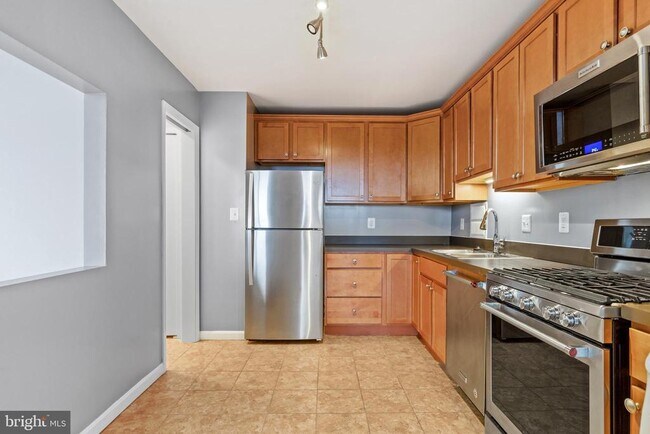 Building Photo - 3705 S George Mason Dr