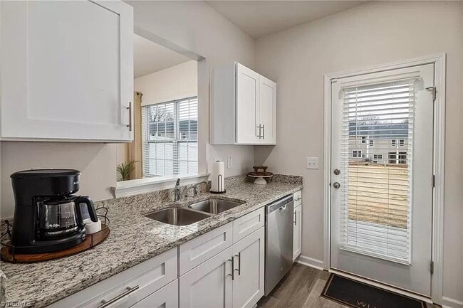 Building Photo - 5641 Carrington Ct