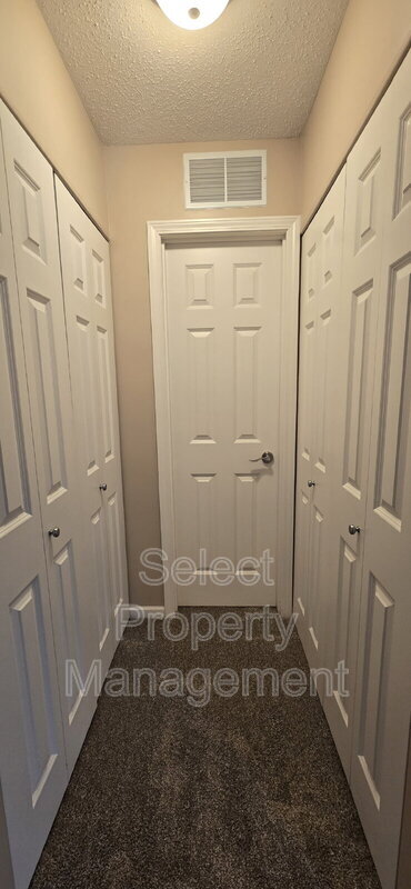 Building Photo - 5438 Thornbriar Ln