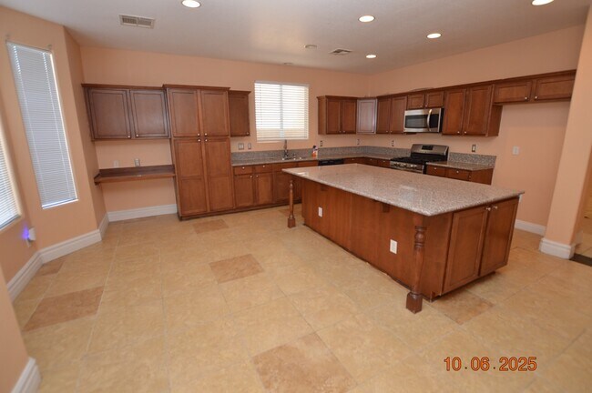 Building Photo - 638 Harvester Course Dr