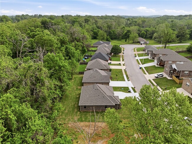 Building Photo - 1313 Valley Dr