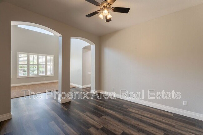 Building Photo - 716 E Runaway Bay Pl