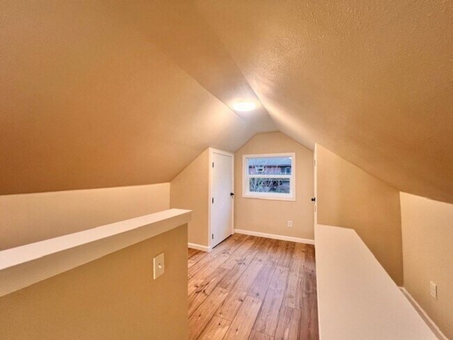 Building Photo - 2167