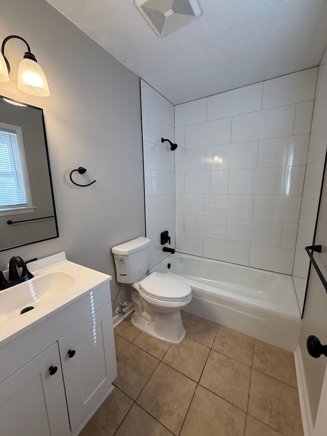 Building Photo - 1039 Kingsley Rd